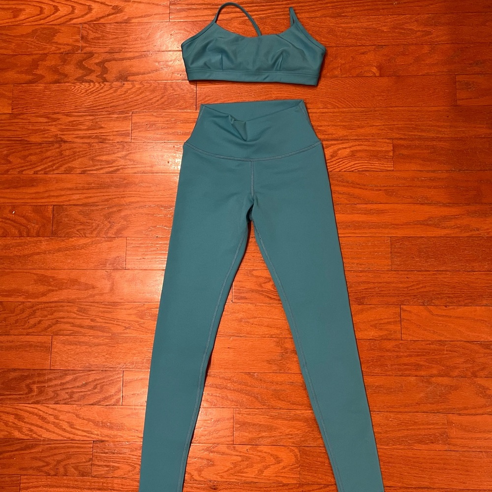 ALO Yoga Teal set pant and top XXs and S
